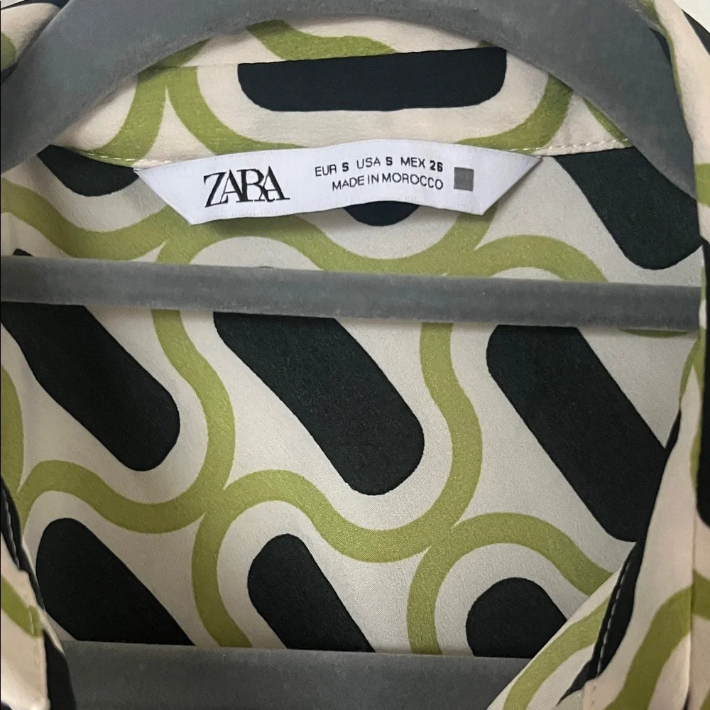 Zara Black and Green Patterned Blouse - Picture 2 of 3